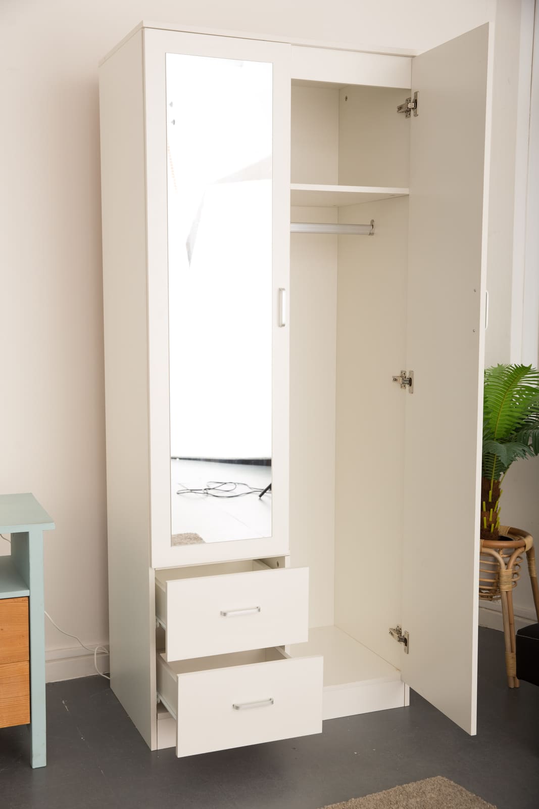 Full-width hanging rail